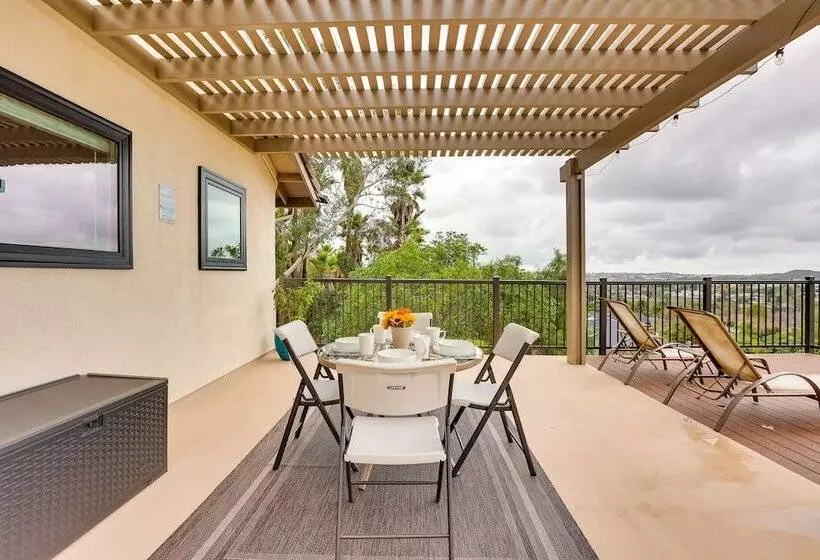 Idyllic Vista Guest House W/ Deck & Stunning Views