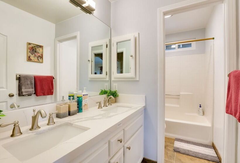 Idyllic Vista Guest House W/ Deck & Stunning Views