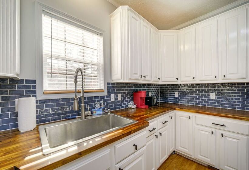 Lakeside Cashiers Cabin W/ Private Boat Dock!