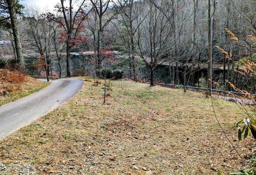 Lakeside Cashiers Cabin W/ Private Boat Dock!