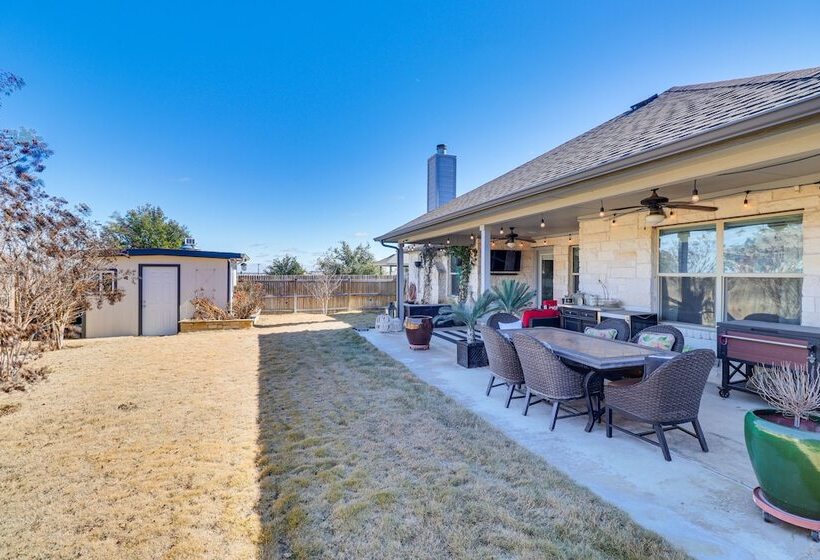 Leander Getaway W/ Patio: 11 Mi To Austin Aquarium