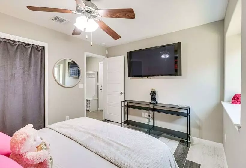 Leander Getaway W/ Patio: 11 Mi To Austin Aquarium