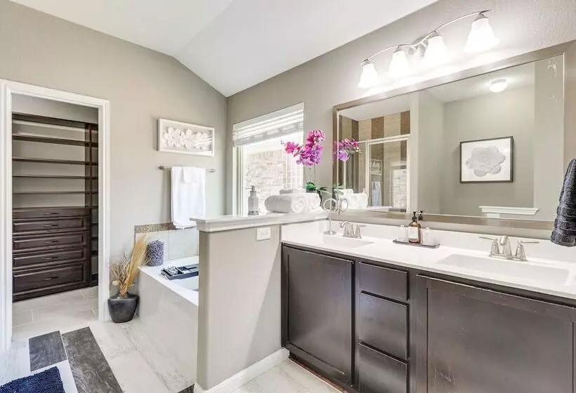 Leander Getaway W/ Patio: 11 Mi To Austin Aquarium