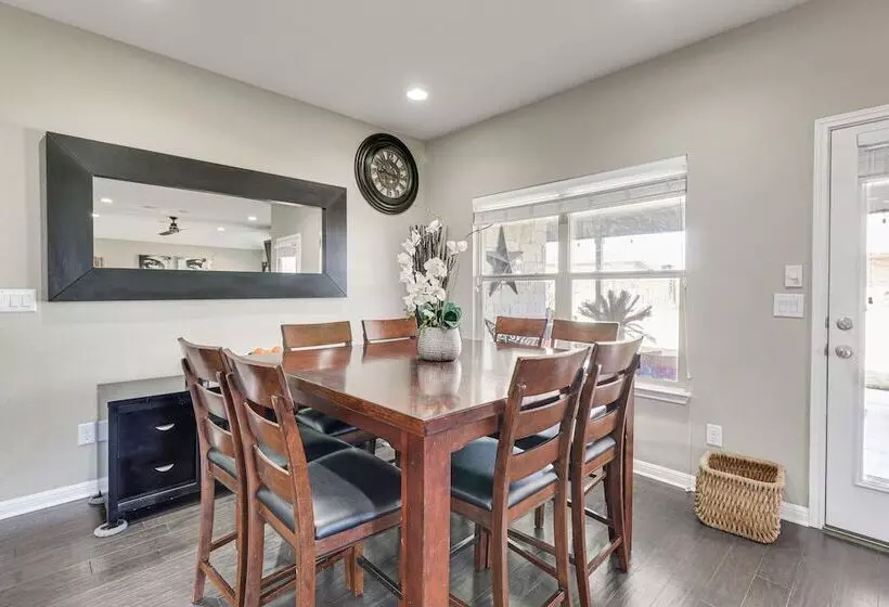 Leander Getaway W/ Patio: 11 Mi To Austin Aquarium