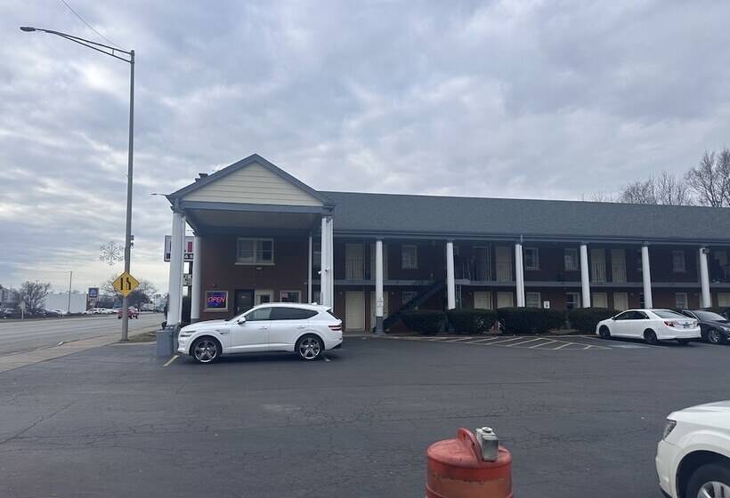 모텔 Elite Inn & Suites