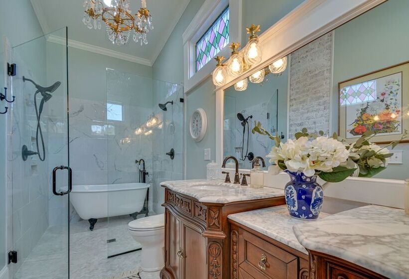 Opulent Home In Spring Hope W/ Pool & Hot Tub!