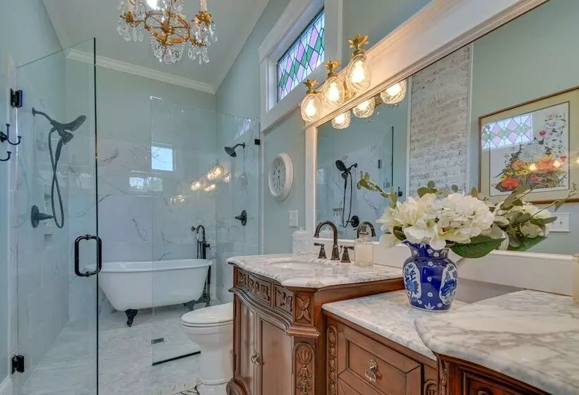 Opulent Home In Spring Hope W/ Pool & Hot Tub!