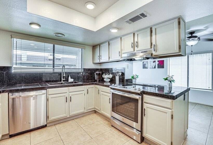 Peoria Home ~ 8 Mi To State Farm Stadium!