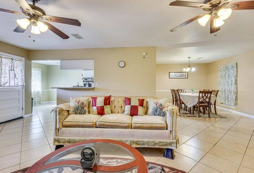 Quiet Houston Home W/ Porch   Near Park & Trails!