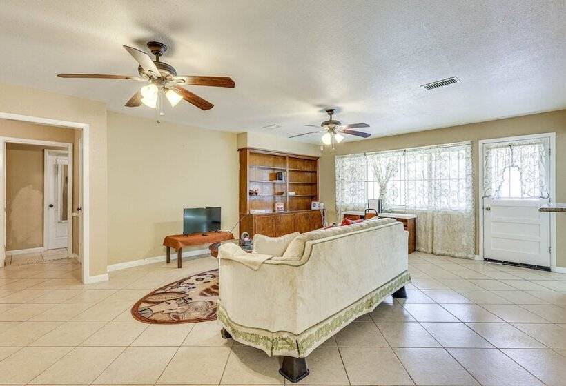Quiet Houston Home W/ Porch   Near Park & Trails!