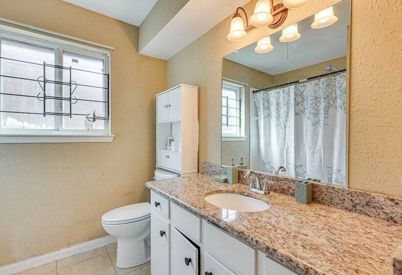 Quiet Houston Home W/ Porch   Near Park & Trails!