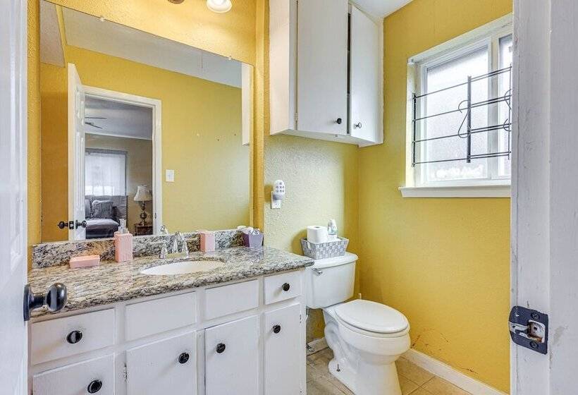 Quiet Houston Home W/ Porch   Near Park & Trails!