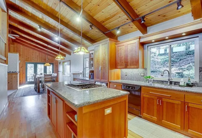 Spacious Colfax Cabin Near Rollins Lake