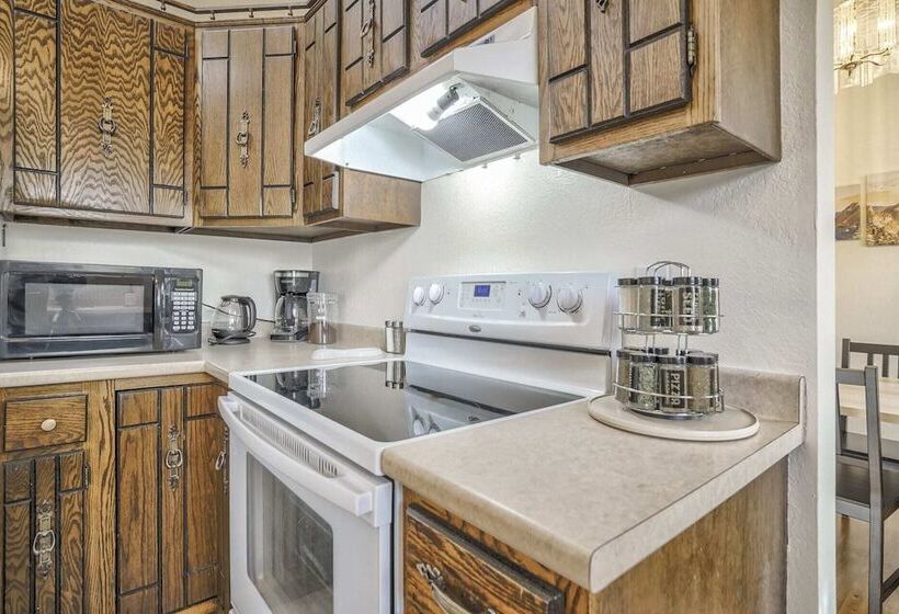 4br Central Location & Near Parks!