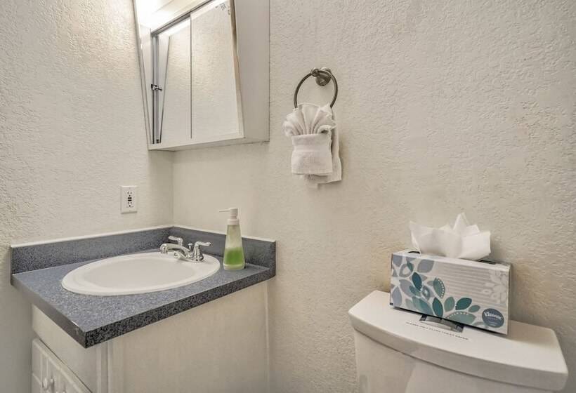 4br Central Location & Near Parks!