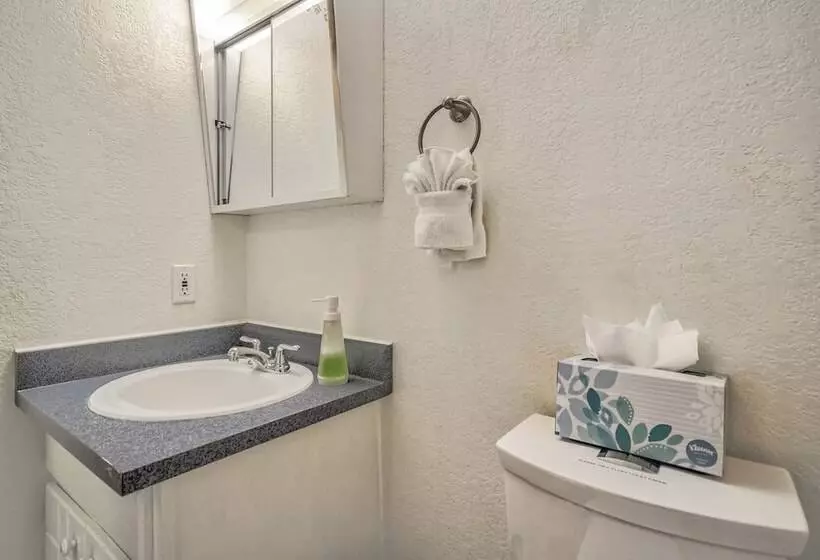 4br Central Location & Near Parks!