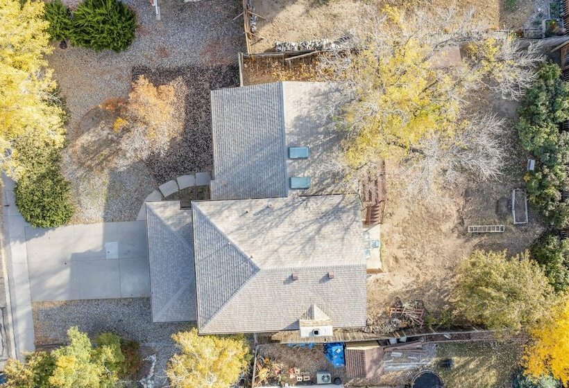 4br Central Location & Near Parks!