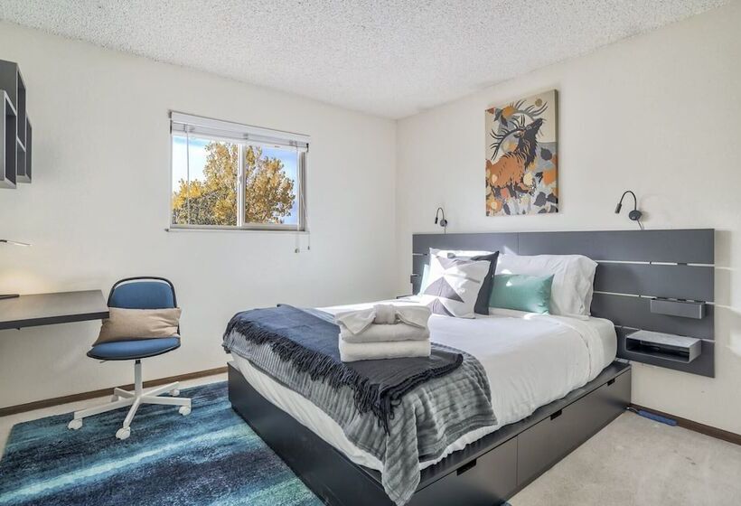 4br Central Location & Near Parks!