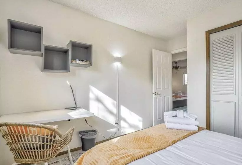 4br Central Location & Near Parks!