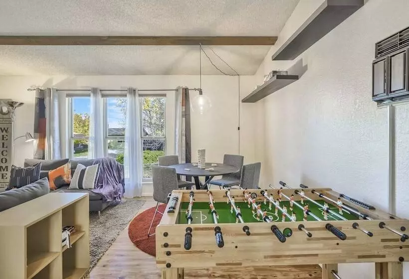 4br Central Location & Near Parks!