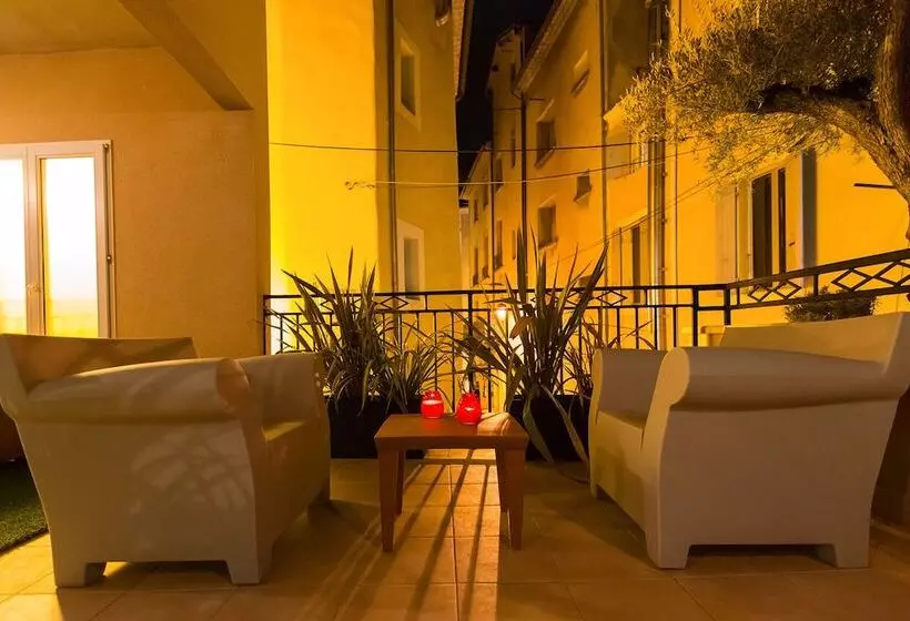 ホテル Hôtel Arène