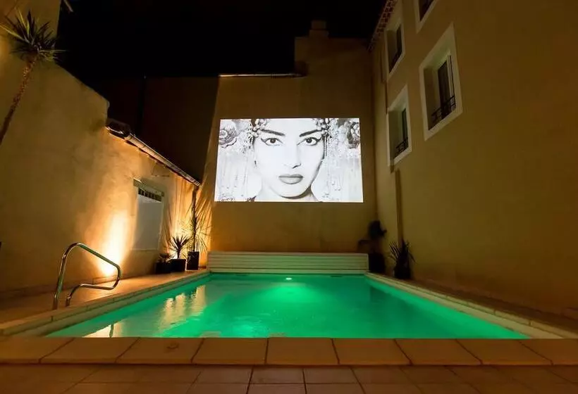 ホテル Hôtel Arène