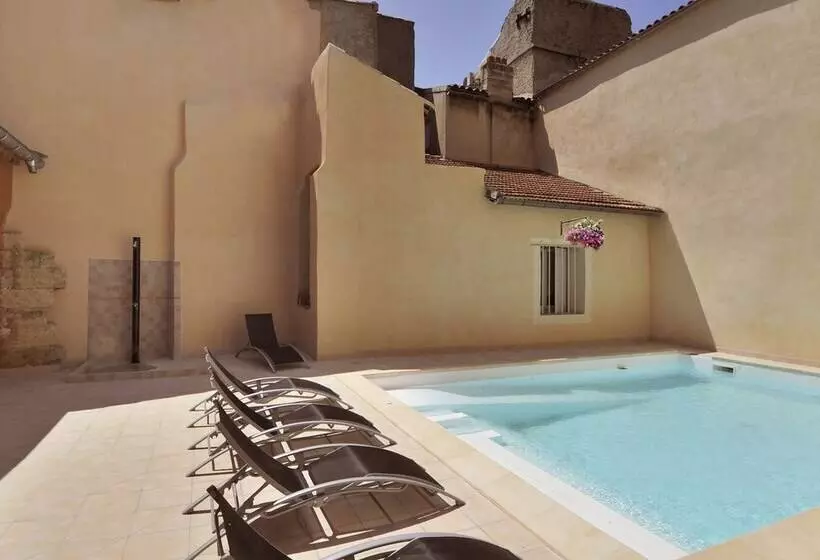 ホテル Hôtel Arène