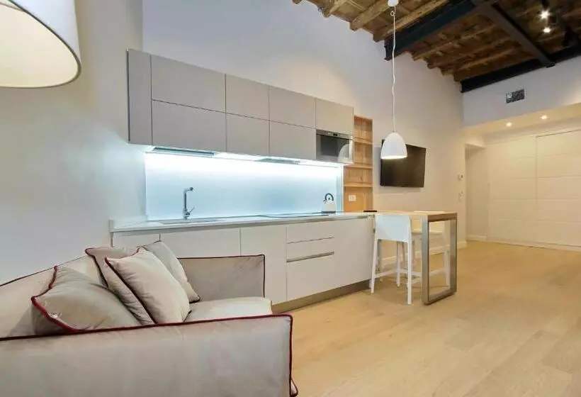 هتل Monti Panisperna Suites