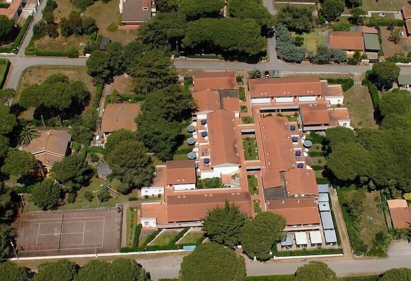 בית מלון כפרי Airone Residenza Turistico Alberghiera