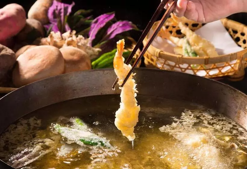 Hotelli Yamanaka Onsen Kagari Kisshotei