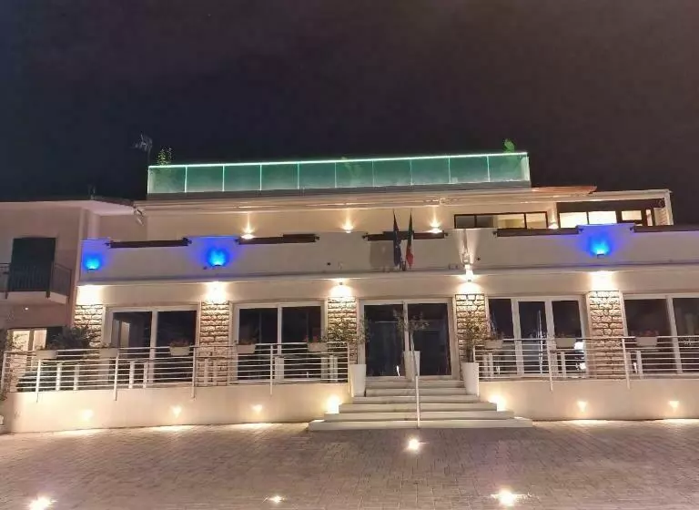 Hotelli La Maison Du Port