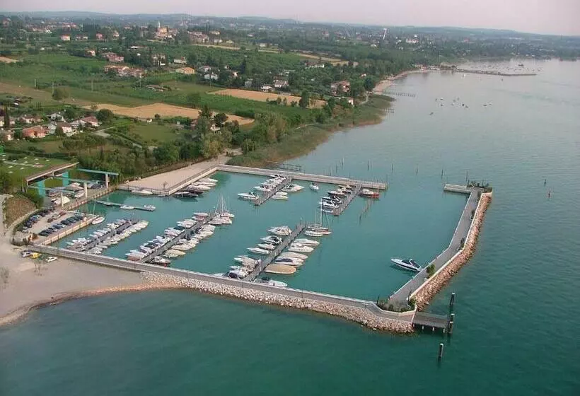 Hotelli La Maison Du Port