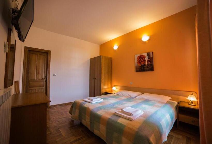 בית מלון כפרי Pansion Valbruna