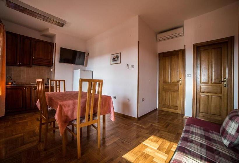 בית מלון כפרי Pansion Valbruna