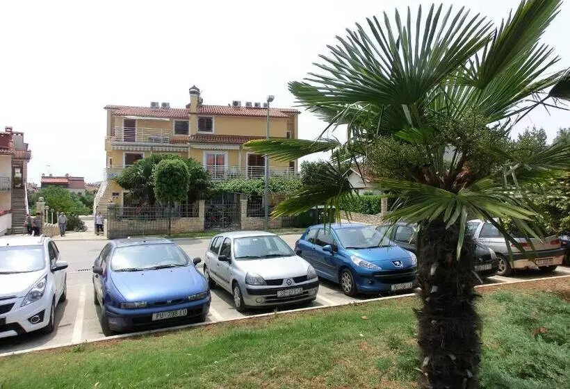 Hotelli Pansion Valbruna