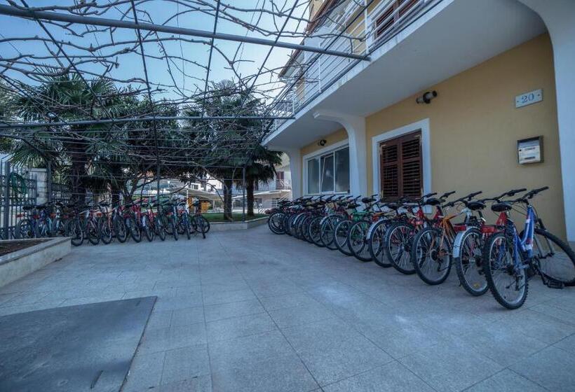 בית מלון כפרי Pansion Valbruna