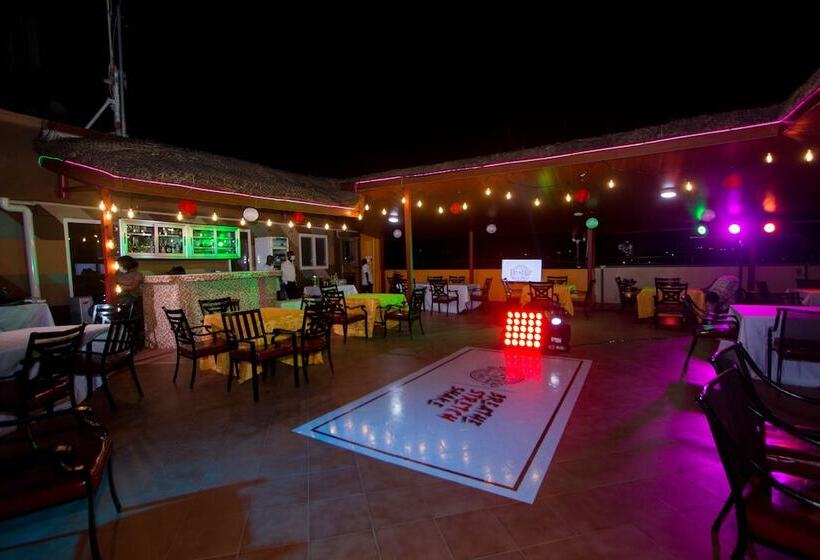 Отель Prestige Suites