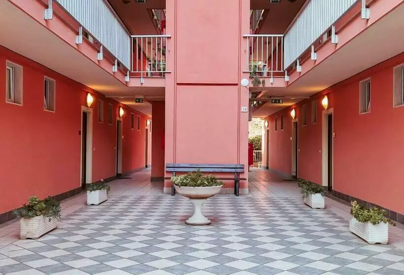هتل Residence Laura