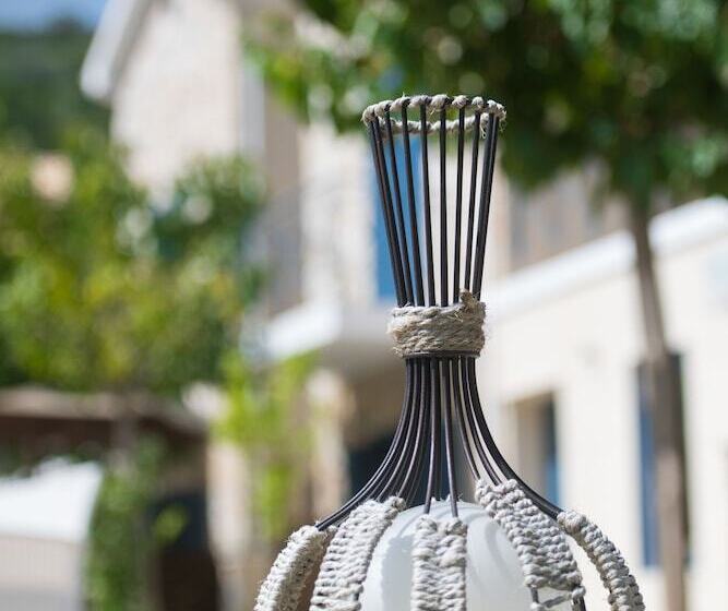 Ilianthos Apartments & Studios