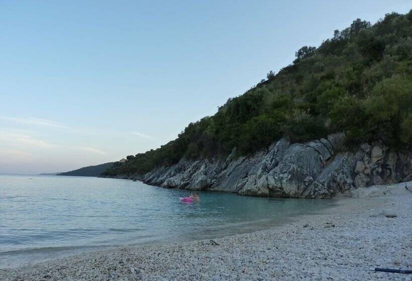 Ilianthos Apartments & Studios