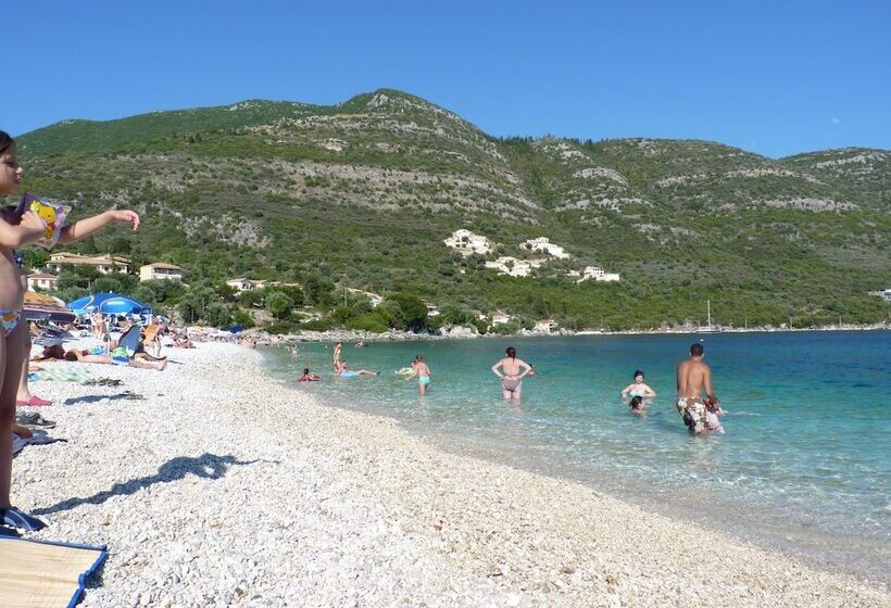 Ilianthos Apartments & Studios