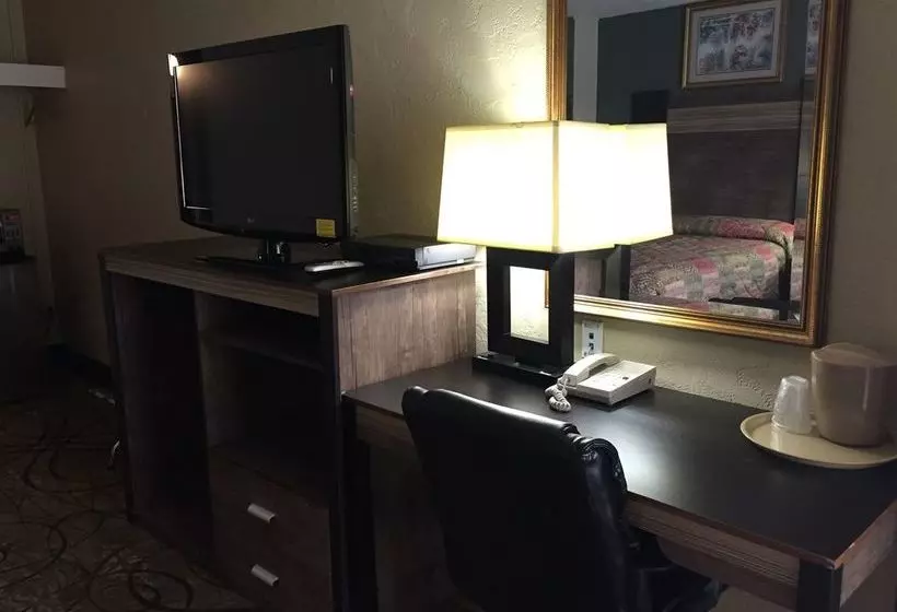 Track & Turf Motel