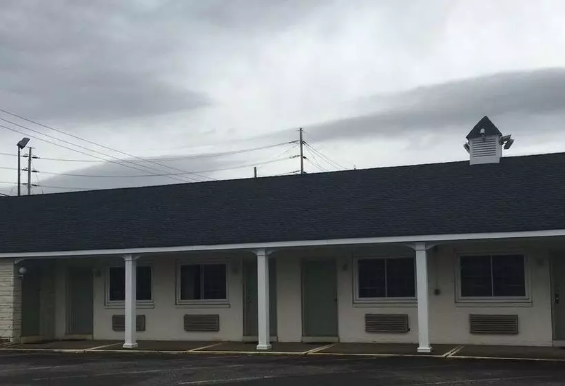 Track & Turf Motel