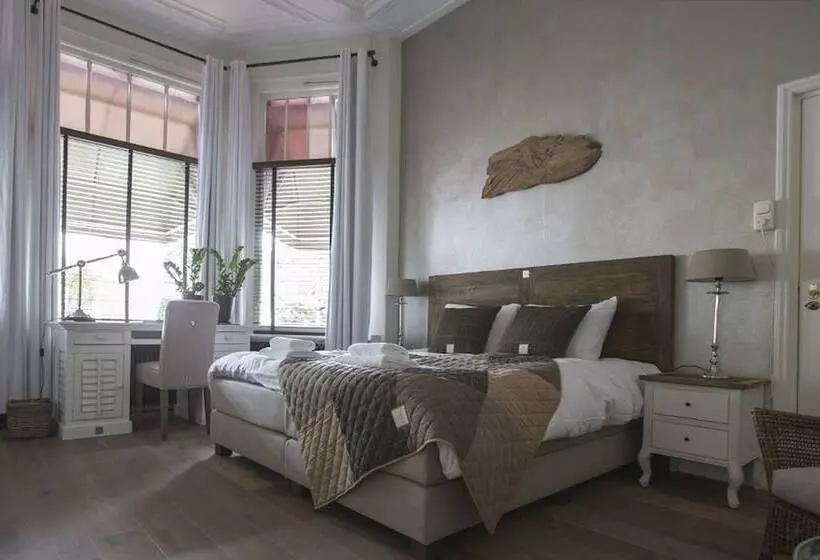 Zenzez Hotel & Lounge