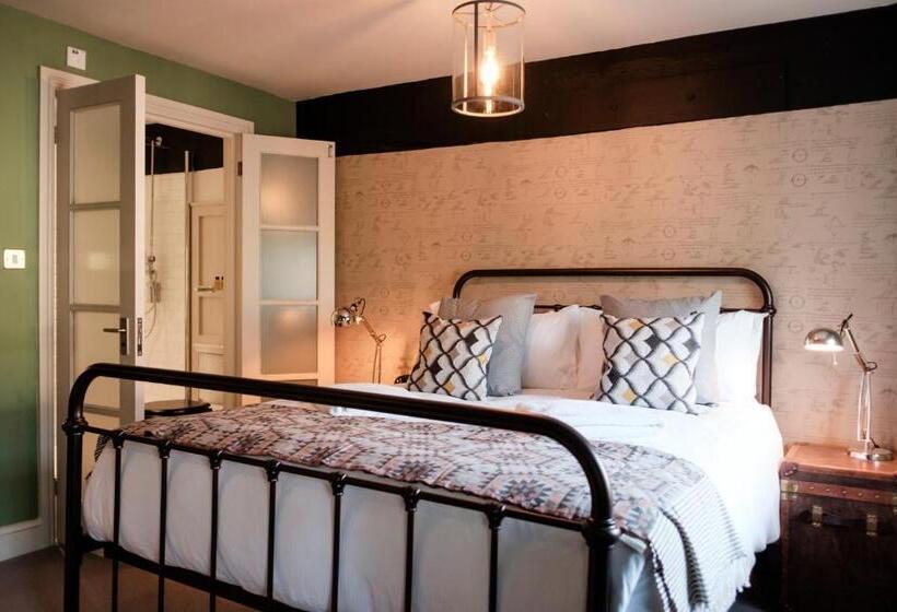 فندق Head Of The River