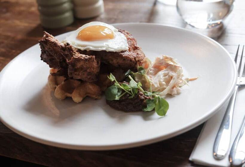 فندق Head Of The River