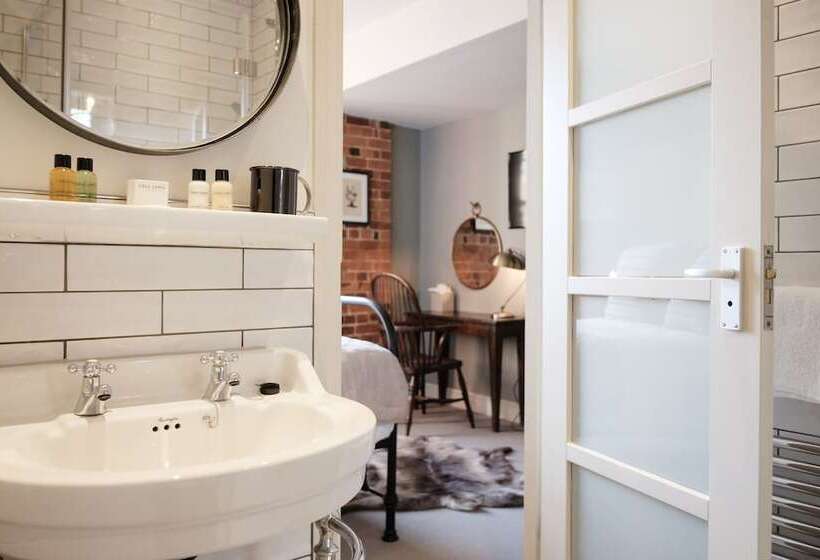 فندق Head Of The River