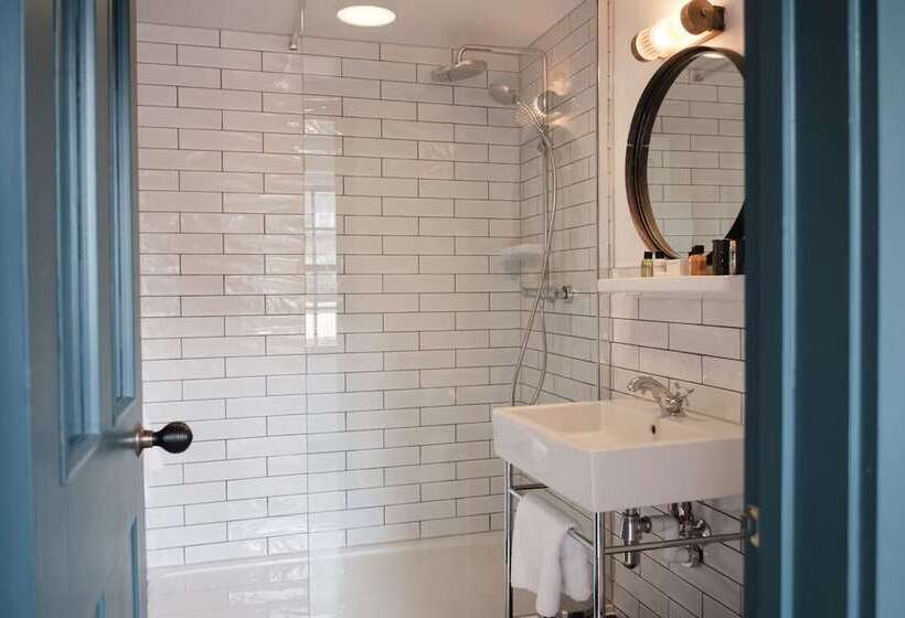 فندق Head Of The River