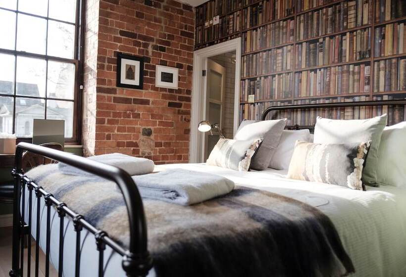 فندق Head Of The River