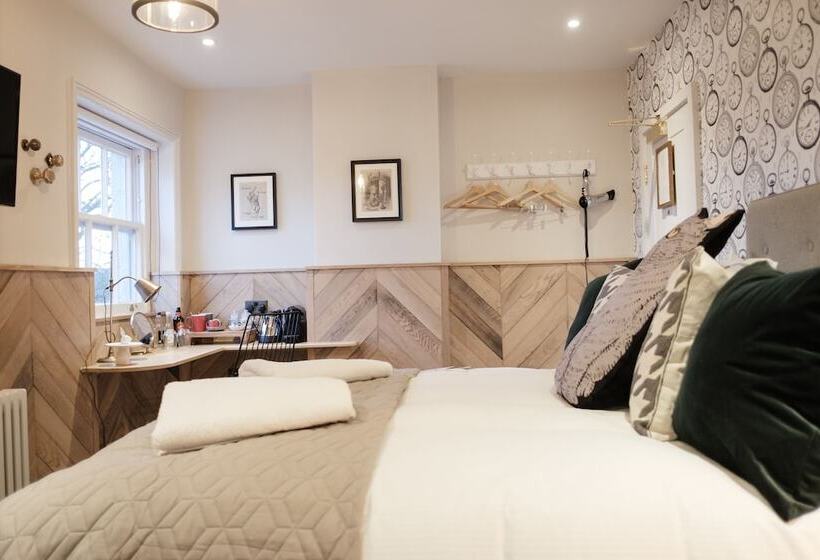 فندق Head Of The River